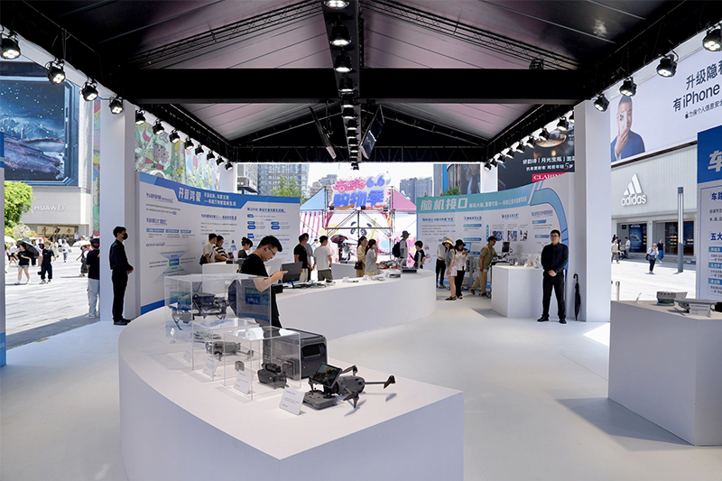 立園滿園·首發(fā)春熙 未來(lái)產(chǎn)品“穿越”到春熙路廣場(chǎng) 成都科技